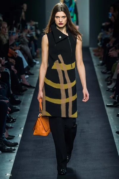 Look 17